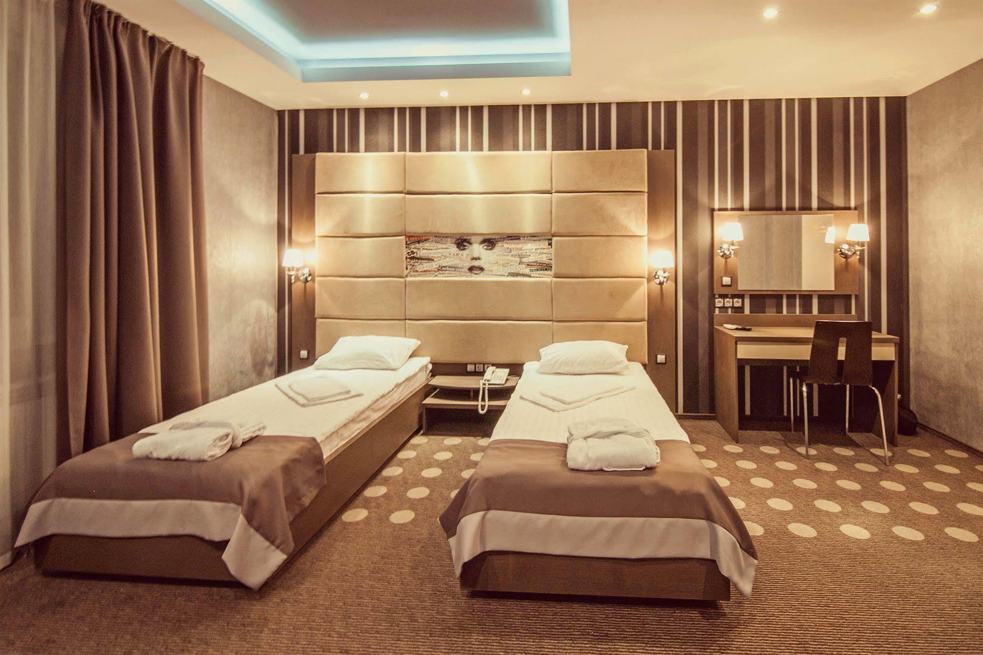 Ambassador Plaza Hotel Kyiv Exterior photo
