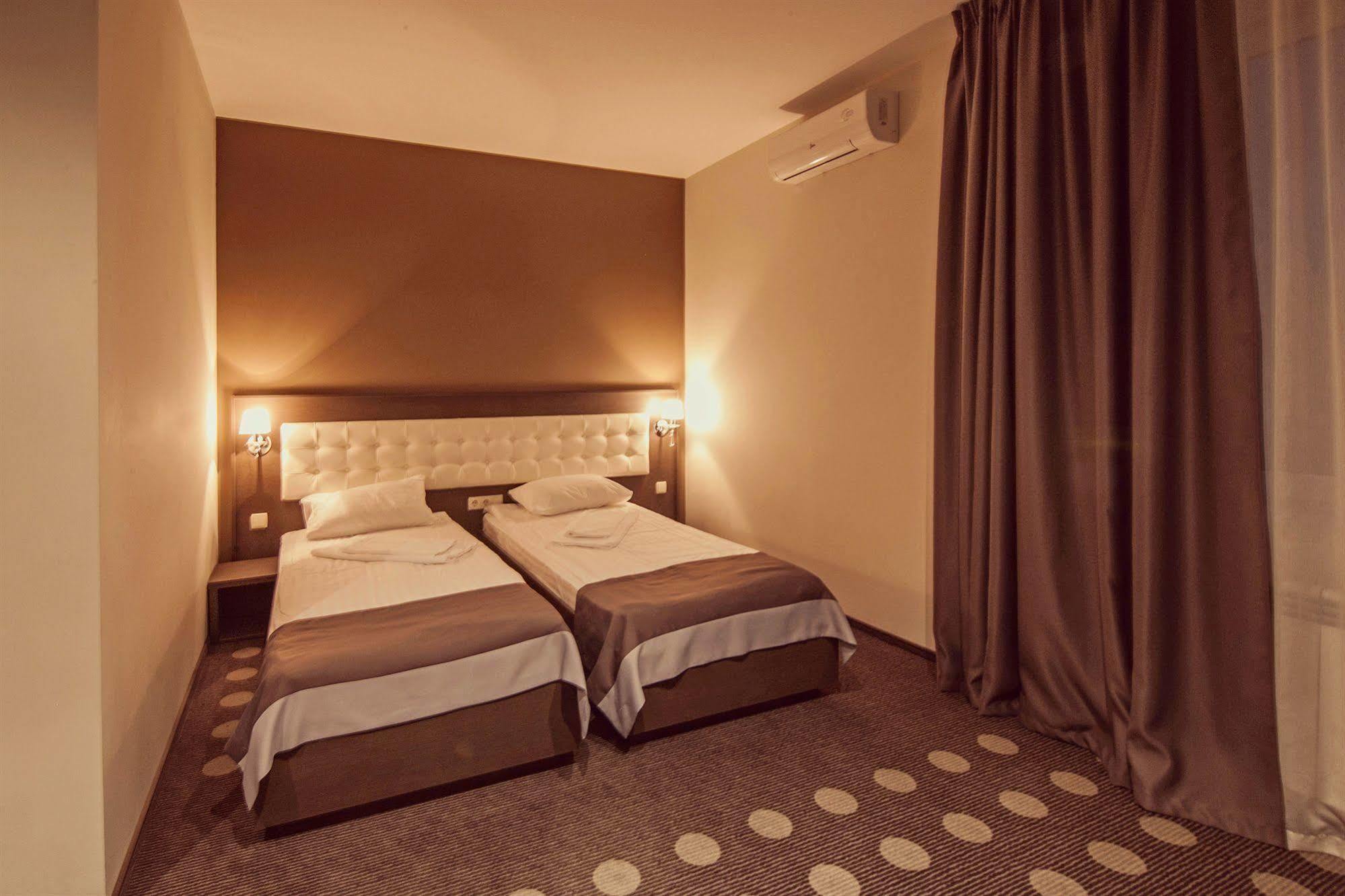 Ambassador Plaza Hotel Kyiv Exterior photo